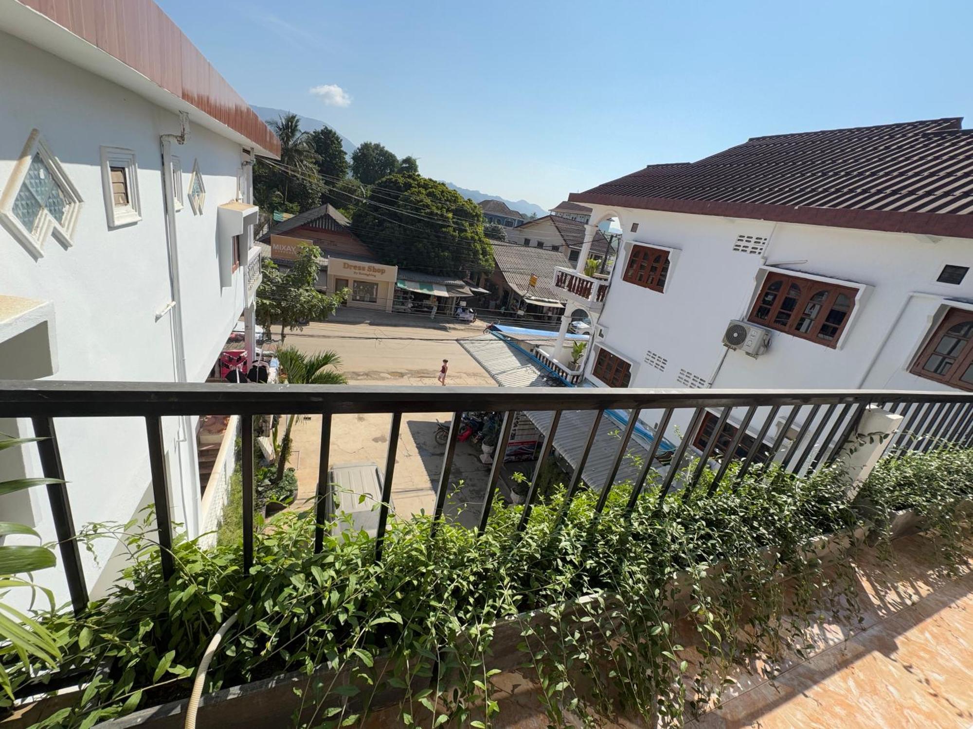 Vang Vieng Green Hotel Exterior photo